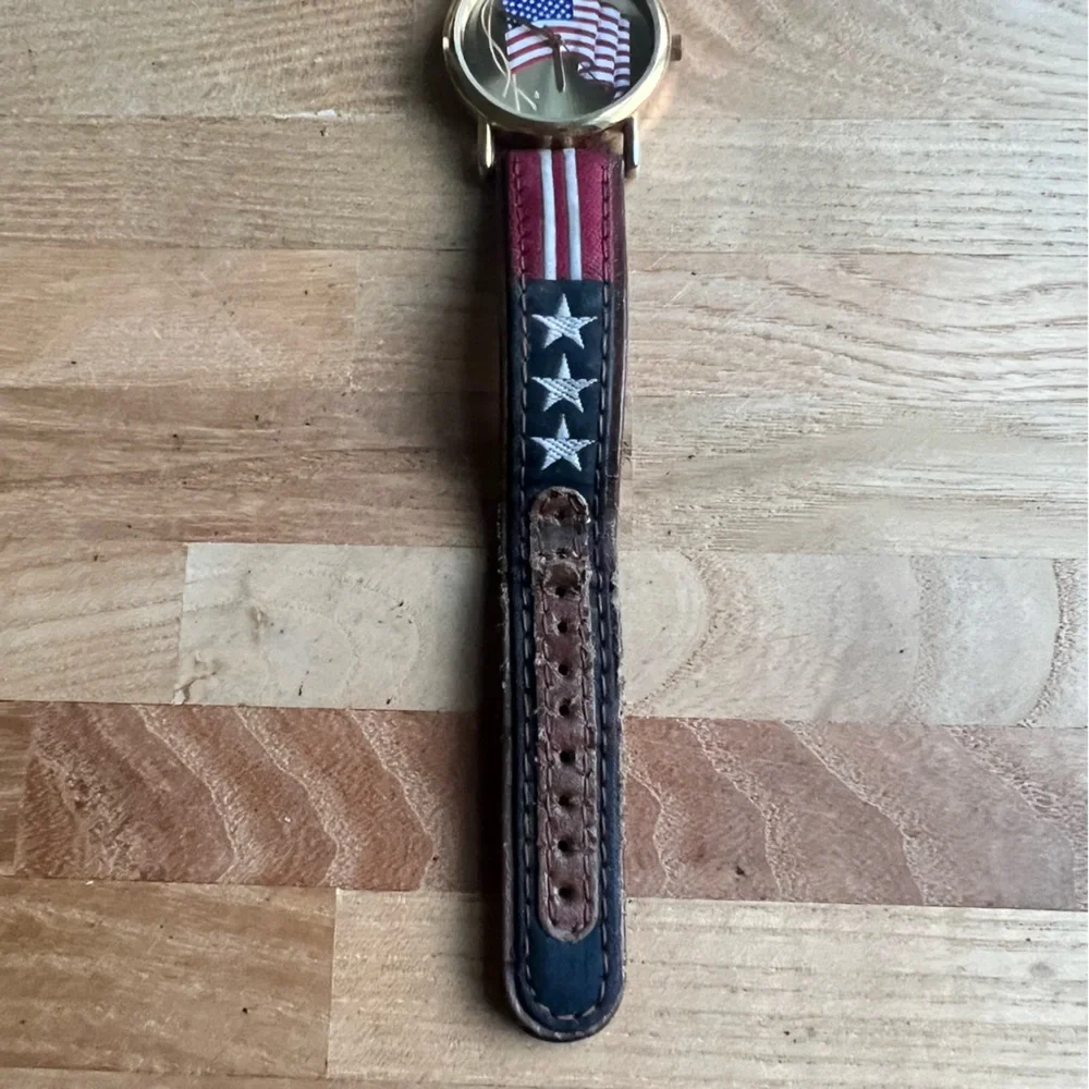 Vintage Valdawn Americana American flag gold tone watch NEW BATTERY